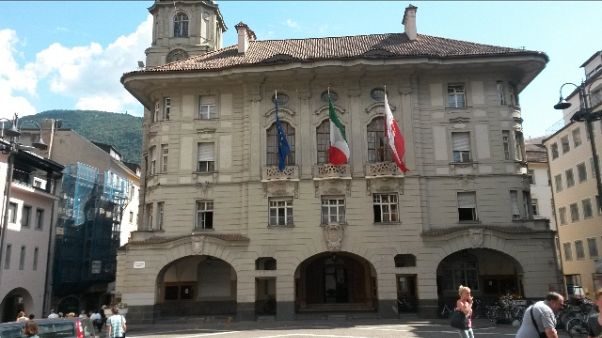 Gay, polemiche su consigliere Lega Bz Gay, polemiche su consigliere Lega Bz