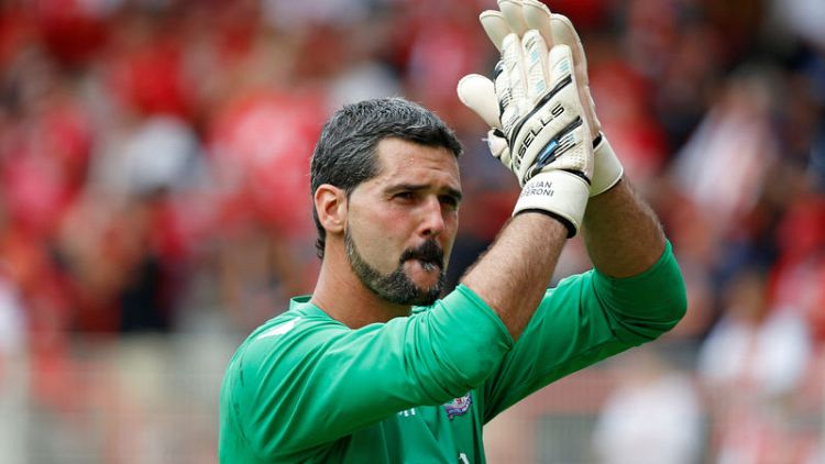 Veteran keeper Speroni to start for Palace at Liverpool