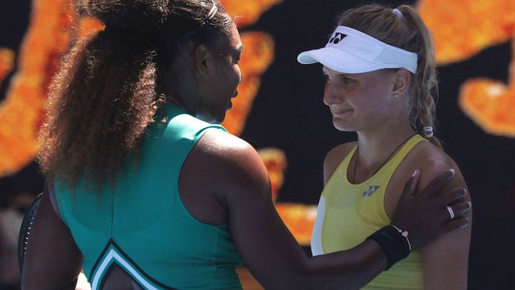 Serena consoles Ukrainian teen after sailing into last 16