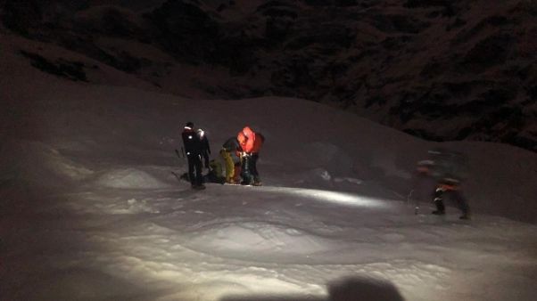 Bloccati su cascata ghiaccio, recuperati Bloccati su cascata ghiaccio, recuperati