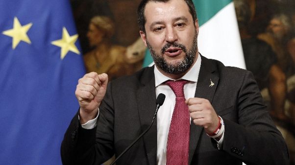 30 nomi terroristi su scrivania Salvini 30 nomi terroristi su scrivania Salvini