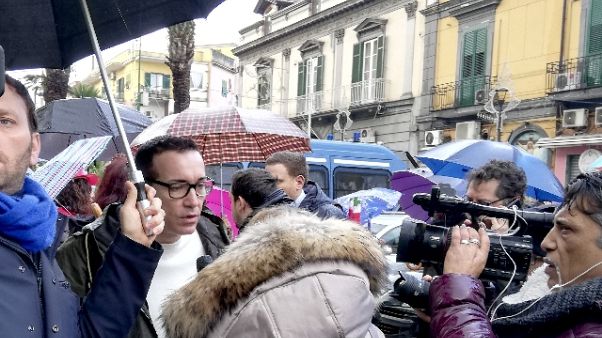 Ordigni Afragola:anche Sorbillo a corteo Ordigni Afragola:anche Sorbillo a corteo