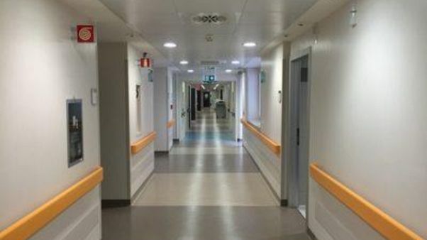 Svenuta e senza cappotto, è grave Svenuta e senza cappotto, è grave