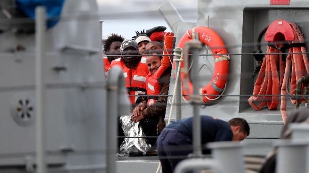 Sea Watch: nessuno ci dice dove andare Sea Watch: nessuno ci dice dove andare