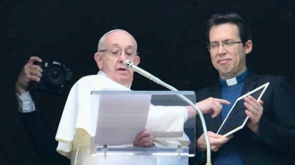 Le pape invite les jeunes à prier en ligne sur "Click to Pray" Le pape invite les jeunes à prier en ligne sur "Click to Pray"