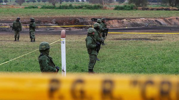 وزير: ارتفاع ضحايا انفجار خط أنابيب المكسيك إلى 79 قتيلا وزير: ارتفاع ضحايا انفجار خط أنابيب المكسيك إلى 79 قتيلا