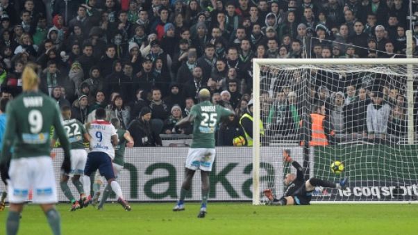 Ligue 1: Lyon s'impose à l'arraché dans un très beau derby à Saint-Etienne Ligue 1: Lyon s'impose à l'arraché dans un très beau derby à Saint-Etienne