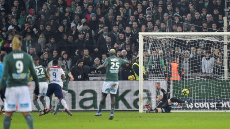Ligue 1: Lyon s'impose à l'arraché dans un très beau derby à Saint-Etienne