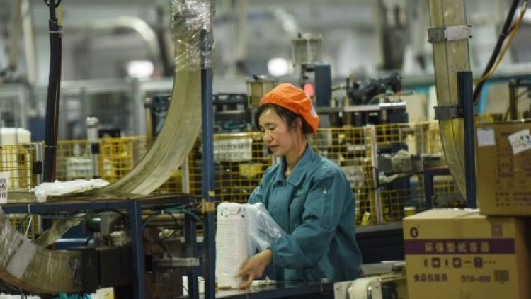 Une ouvrière dans une usine à Hangzhou le 21 janvier 2019