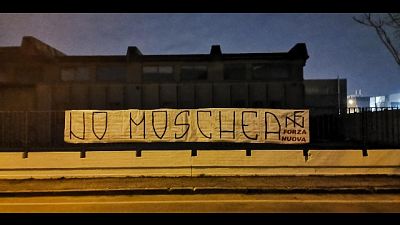 Striscione Fn contro moschea a Marghera Striscione Fn contro moschea a Marghera
