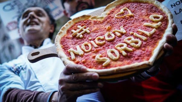 Sorbillo riapre, pizze gratis per tutti Sorbillo riapre, pizze gratis per tutti