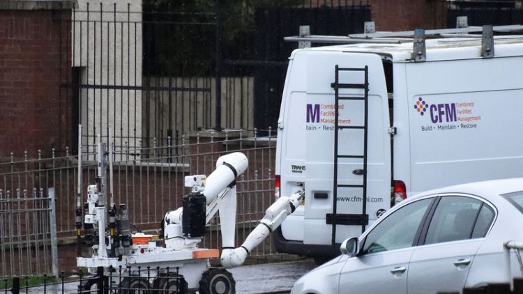 أنباء عن خطف عربة فان وتركها بأيرلندا الشمالية بعد أيام من تفجير سيارة ملغومة