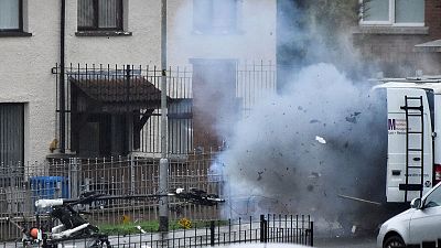 انفجار قوي بعد دخول روبوت عربة متروكة بأيرلندا الشمالية