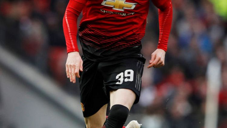 Midfielder McTominay commits future to Manchester United