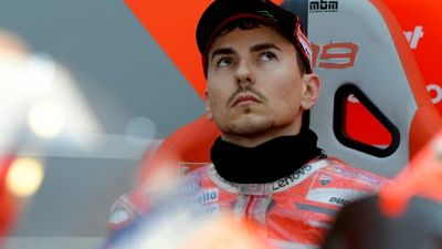 Moto: Lorenzo, opéré du poignet, absent des essais de Sepang Moto: Lorenzo, opéré du poignet, absent des essais de Sepang