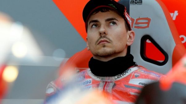 Moto: Lorenzo, opéré du poignet, absent des essais de Sepang Moto: Lorenzo, opéré du poignet, absent des essais de Sepang