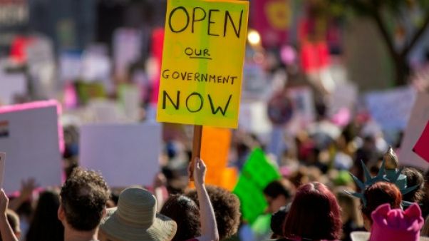 Le Sénat vote jeudi pour arrêter le "shutdown", sans réel espoir d'avancée Le Sénat vote jeudi pour arrêter le "shutdown", sans réel espoir d'avancée