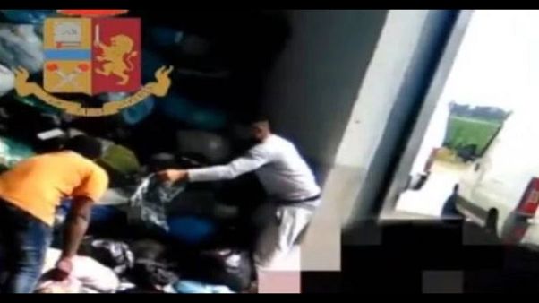 Migranti sfruttati,'lavoro' a 3 euro ora Migranti sfruttati,'lavoro' a 3 euro ora