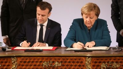 Macron et Merkel signent un nouveau traité, attaqué par les nationalistes Macron et Merkel signent un nouveau traité, attaqué par les nationalistes