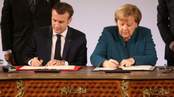 Macron et Merkel signent un nouveau traité, attaqué par les nationalistes Macron et Merkel signent un nouveau traité, attaqué par les nationalistes