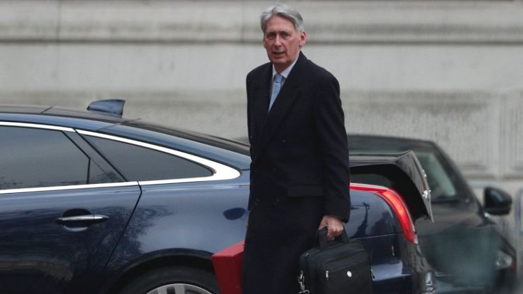 Hammond backs calls for tougher bank disputes scheme