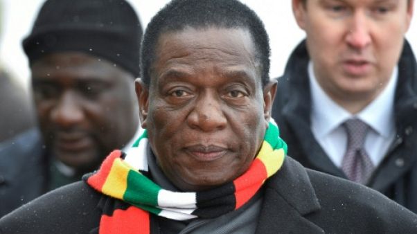 De retour au Zimbabwe, Mnangagwa s'efforce de tirer un trait sur la fronde De retour au Zimbabwe, Mnangagwa s'efforce de tirer un trait sur la fronde