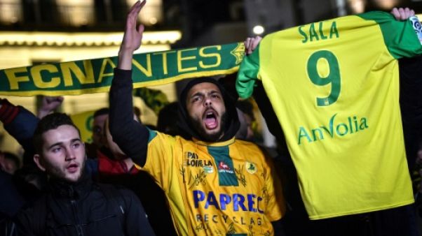 Nantes: des centaines de fans rendent hommage à Emiliano Sala Nantes: des centaines de fans rendent hommage à Emiliano Sala
