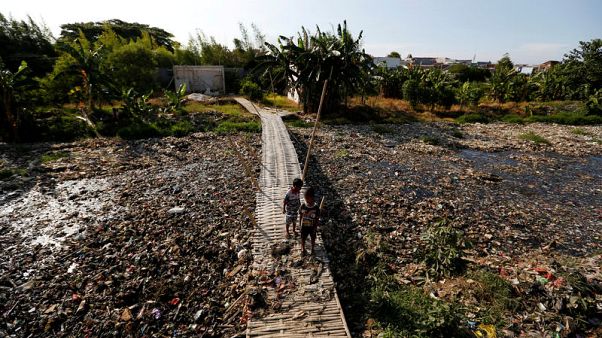 'The trash never stops': Indonesia battles to clean up rivers 'The trash never stops': Indonesia battles to clean up rivers