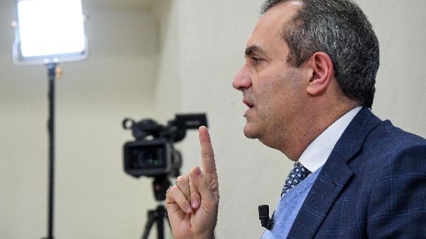 Napoli: De Magistris, speriamo non venda Napoli: De Magistris, speriamo non venda