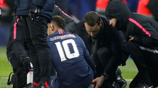 نيمار يتعرض لإصابة خلال تأهل سان جيرمان لدور 16 بكأس فرنسا نيمار يتعرض لإصابة خلال تأهل سان جيرمان لدور 16 بكأس فرنسا