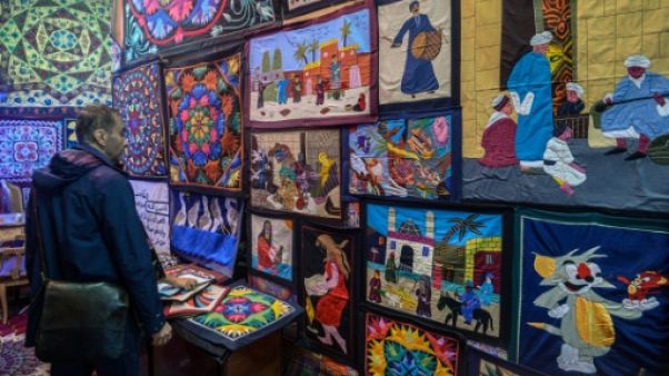Au Caire, les derniers artisans de l'ancestral "khayamiya" égyptien Au Caire, les derniers artisans de l'ancestral "khayamiya" égyptien