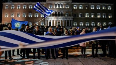 Nom de la Macédoine : sur la place Syntagma, des Grecs déterminés à se battre jusqu'au bout Nom de la Macédoine : sur la place Syntagma, des Grecs déterminés à se battre jusqu'au bout