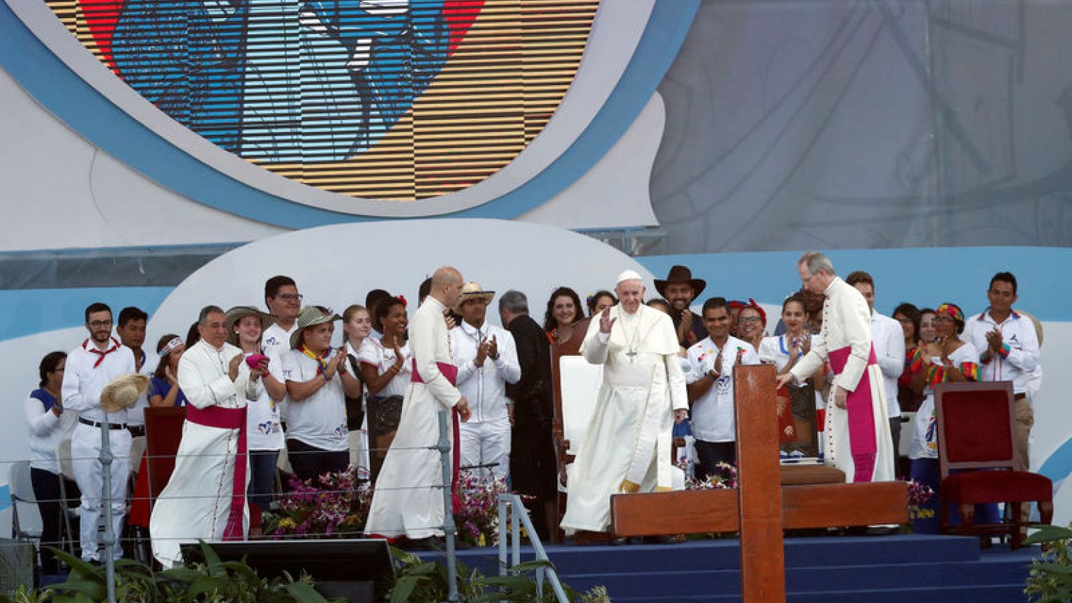Pope condemns 'senseless' stigmatising of migrants