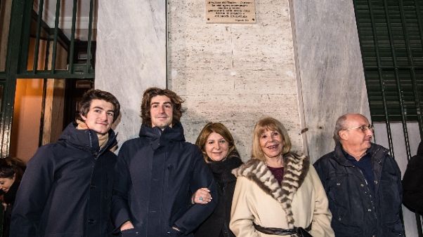 Gaber: a Milano targa per il signor G. Gaber: a Milano targa per il signor G.