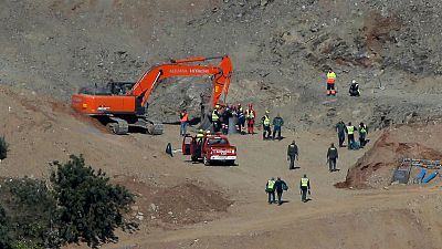 Spanish miners start risky tunnelling to reach missing boy Spanish miners start risky tunnelling to reach missing boy