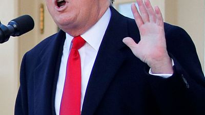 ترامب يقول إنه سيعلن الطوارئ إذا لم يتوصل لاتفاق بشأن الحدود ترامب يقول إنه سيعلن الطوارئ إذا لم يتوصل لاتفاق بشأن الحدود