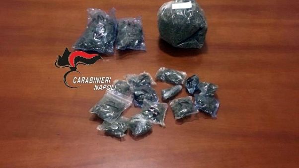 Droga per 'clienti' isole, preso 17enne Droga per 'clienti' isole, preso 17enne