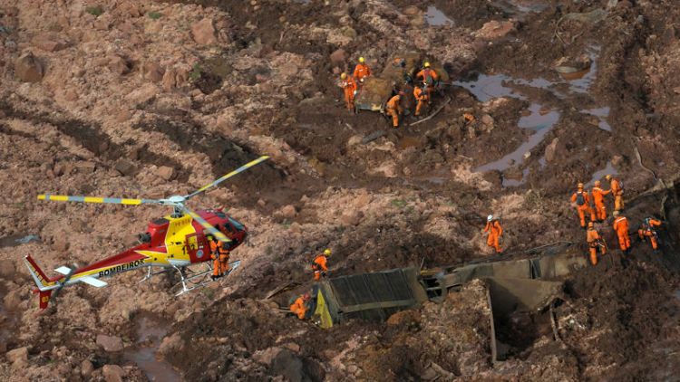 Brazil rescuers search for hundreds missing after mining dam burst