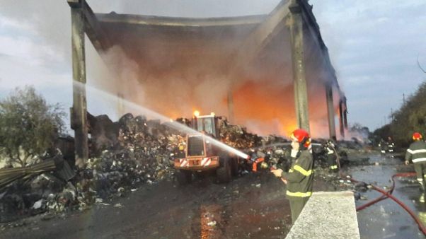 Rifiuti:Pg Milano, unica regia dei roghi Rifiuti:Pg Milano, unica regia dei roghi