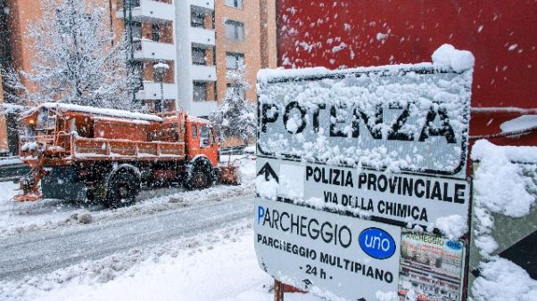 A Potenza scuole chiuse anche lunedì A Potenza scuole chiuse anche lunedì