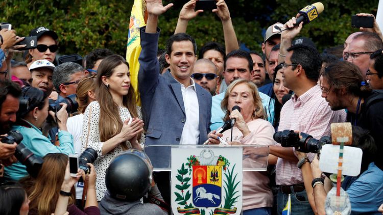 U.S. calls on world to 'pick a side' on Venezuela; Europeans set to recognise Guaido