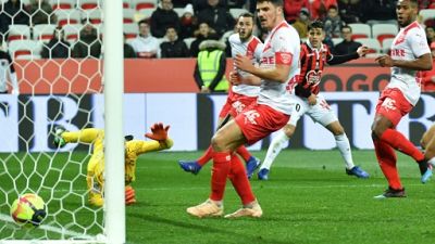 Ligue 1: Balotelli parti, les jeunes Niçois s'éclatent contre Nîmes Ligue 1: Balotelli parti, les jeunes Niçois s'éclatent contre Nîmes