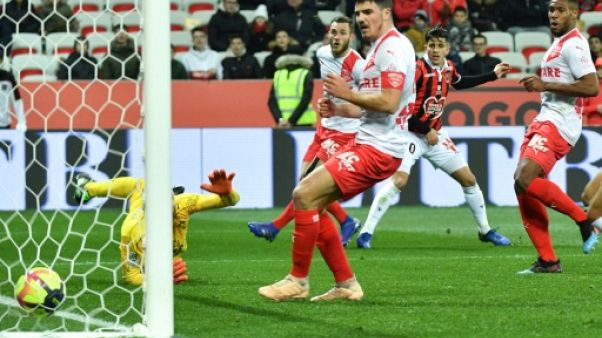 Ligue 1: Balotelli parti, les jeunes Niçois s'éclatent contre Nîmes Ligue 1: Balotelli parti, les jeunes Niçois s'éclatent contre Nîmes