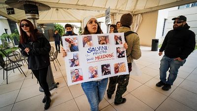 Scuola Lega,irruzione dei centri sociali Scuola Lega,irruzione dei centri sociali