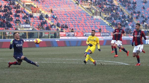 tensione a Bologna, polizia schierata tensione a Bologna, polizia schierata