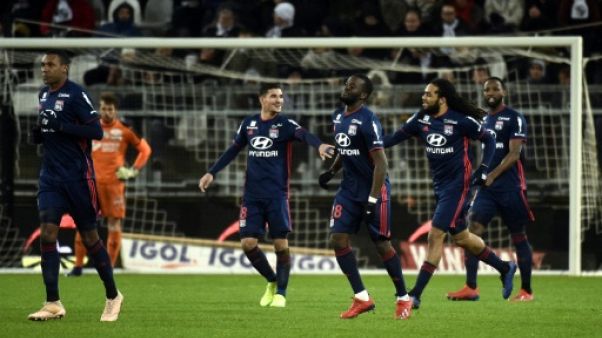 Ligue 1: sans briller, Lyon consolide sa troisième place à Amiens Ligue 1: sans briller, Lyon consolide sa troisième place à Amiens