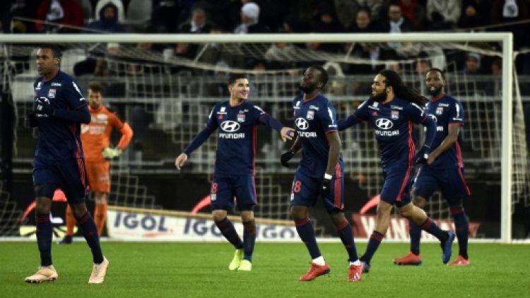 Ligue 1: sans briller, Lyon consolide sa troisième place à Amiens