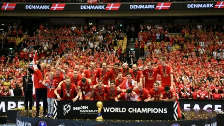 Hand: le Danemark remporte son premier titre mondial