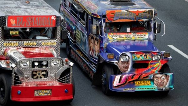 Avec les "jeepneys", c'est tout un art qui disparaît aux Philippines Avec les "jeepneys", c'est tout un art qui disparaît aux Philippines