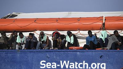 Stop navigazione mezzo miglio Sea Watch Stop navigazione mezzo miglio Sea Watch